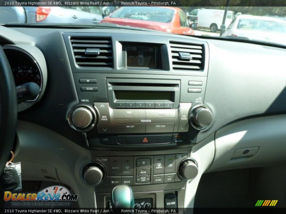 2010 Toyota Highlander SE 4WD Blizzard White Pearl / Ash Photo #19