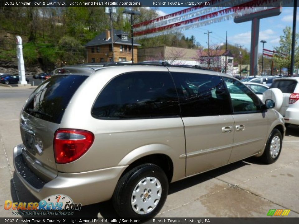 Light Almond Pearl Metallic 2002 Chrysler Town & Country LX Photo #11