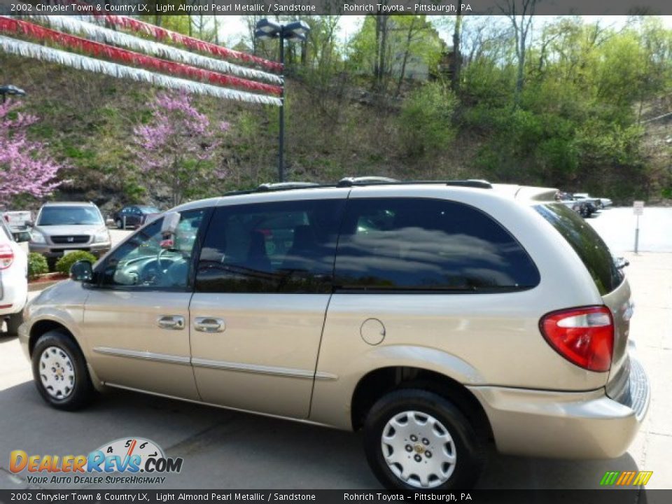 2002 Chrysler Town & Country LX Light Almond Pearl Metallic / Sandstone Photo #13