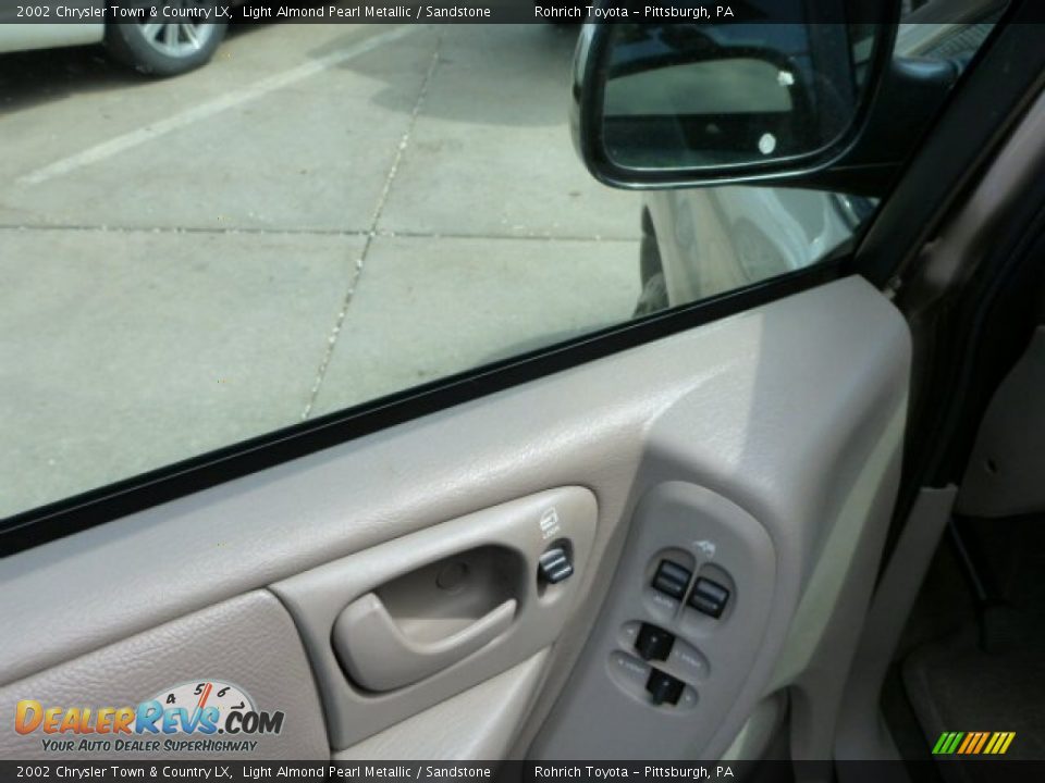 2002 Chrysler Town & Country LX Light Almond Pearl Metallic / Sandstone Photo #15