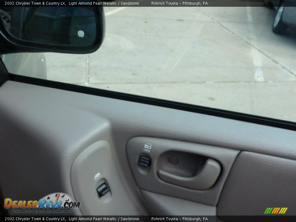 2002 Chrysler Town & Country LX Light Almond Pearl Metallic / Sandstone Photo #17