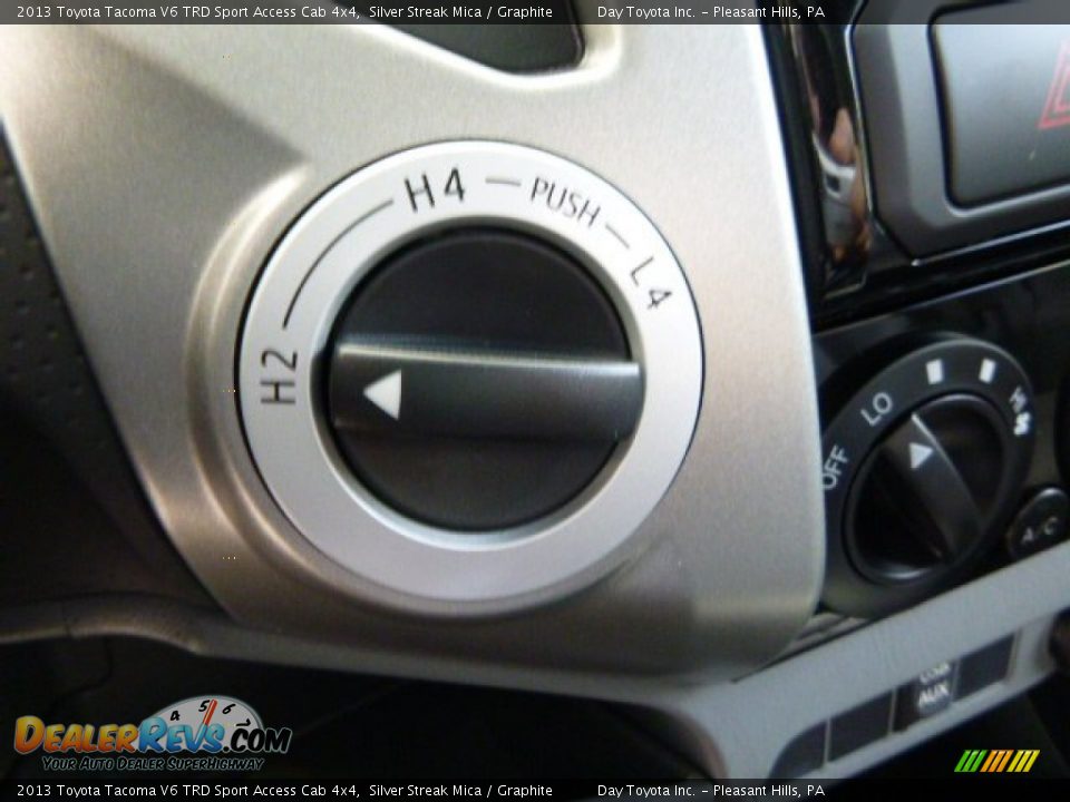 2013 Toyota Tacoma V6 TRD Sport Access Cab 4x4 Silver Streak Mica / Graphite Photo #17