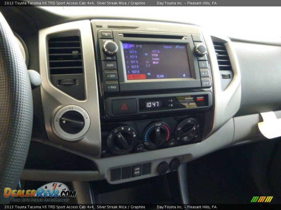 2013 Toyota Tacoma V6 TRD Sport Access Cab 4x4 Silver Streak Mica / Graphite Photo #18