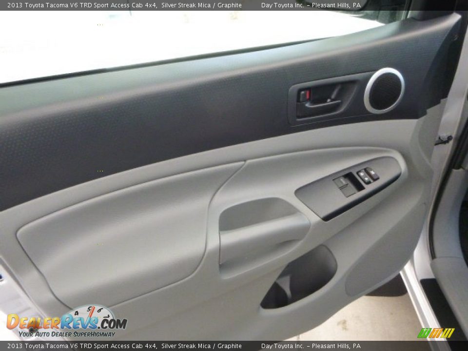 2013 Toyota Tacoma V6 TRD Sport Access Cab 4x4 Silver Streak Mica / Graphite Photo #16