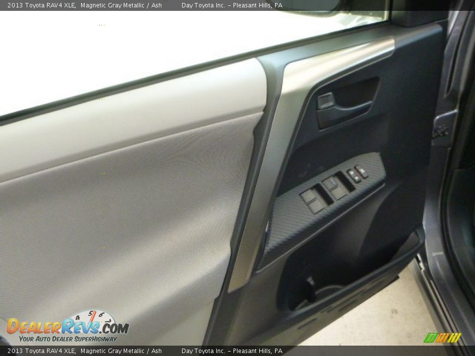 2013 Toyota RAV4 XLE Magnetic Gray Metallic / Ash Photo #16