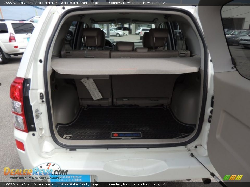 2009 Suzuki Grand Vitara Premium White Water Pearl / Beige Photo #4