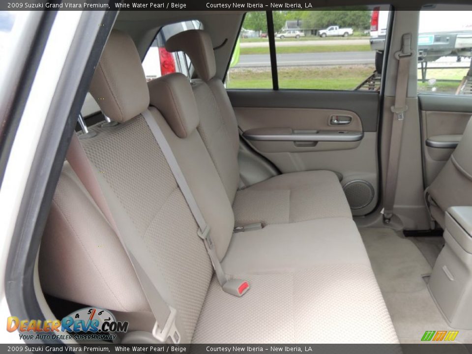2009 Suzuki Grand Vitara Premium White Water Pearl / Beige Photo #8