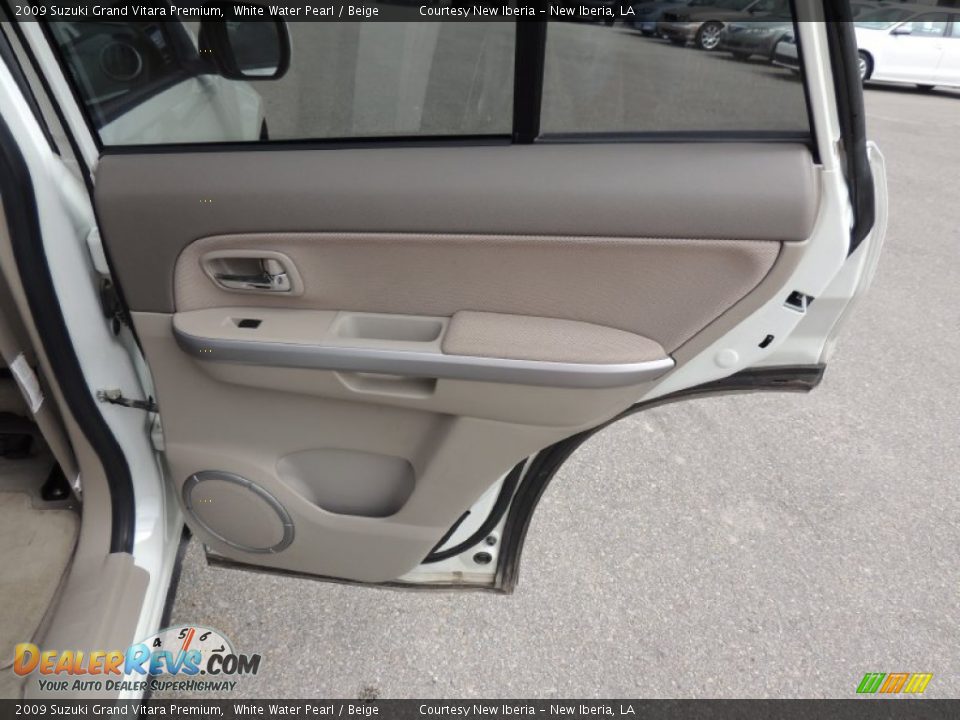 2009 Suzuki Grand Vitara Premium White Water Pearl / Beige Photo #9