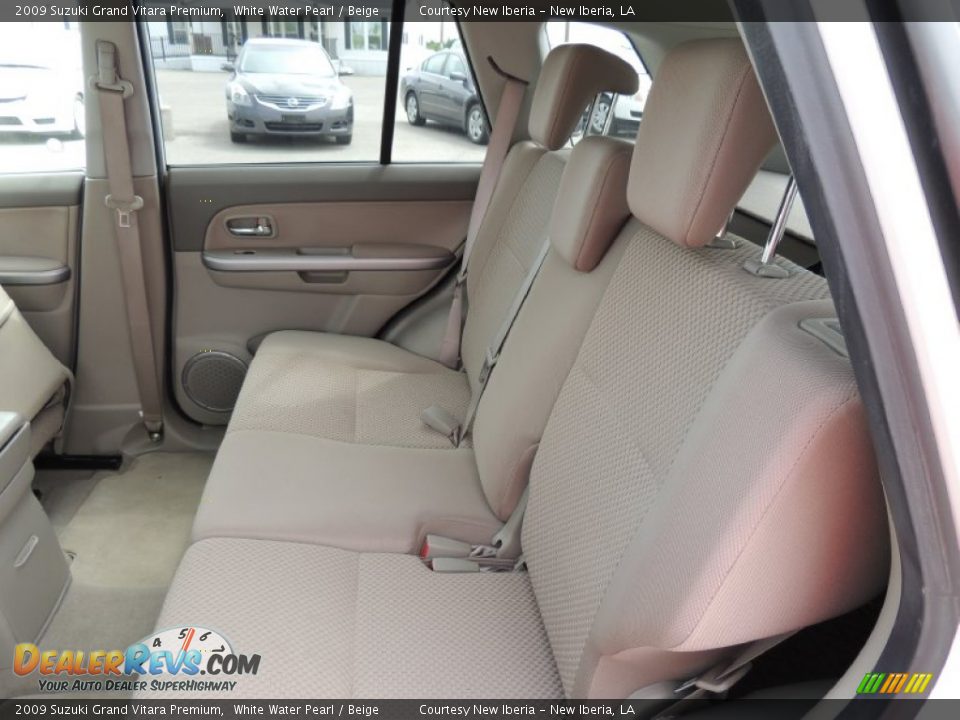 2009 Suzuki Grand Vitara Premium White Water Pearl / Beige Photo #10