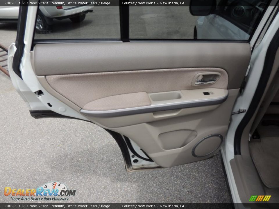 2009 Suzuki Grand Vitara Premium White Water Pearl / Beige Photo #11