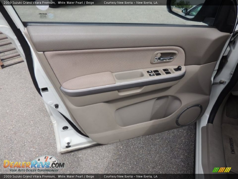 2009 Suzuki Grand Vitara Premium White Water Pearl / Beige Photo #13