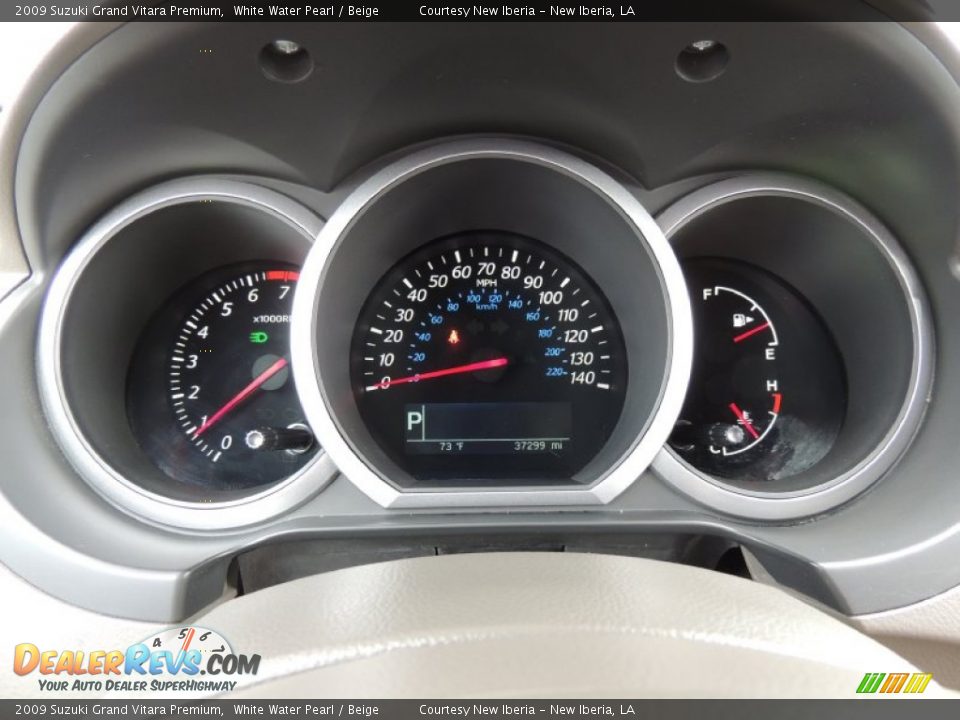2009 Suzuki Grand Vitara Premium White Water Pearl / Beige Photo #14