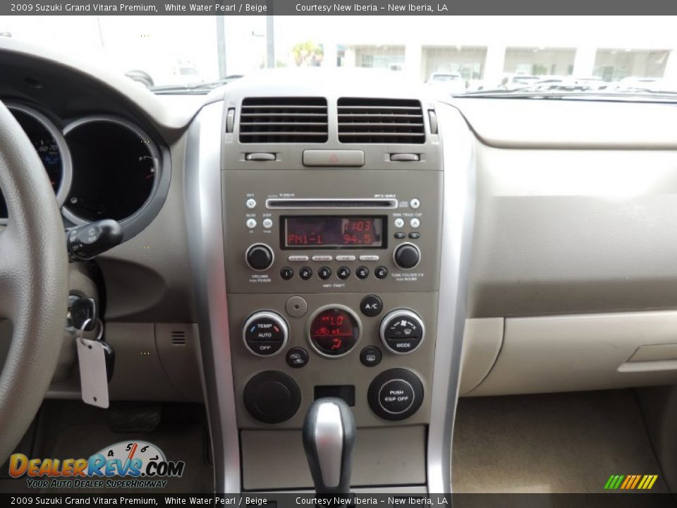 2009 Suzuki Grand Vitara Premium White Water Pearl / Beige Photo #16