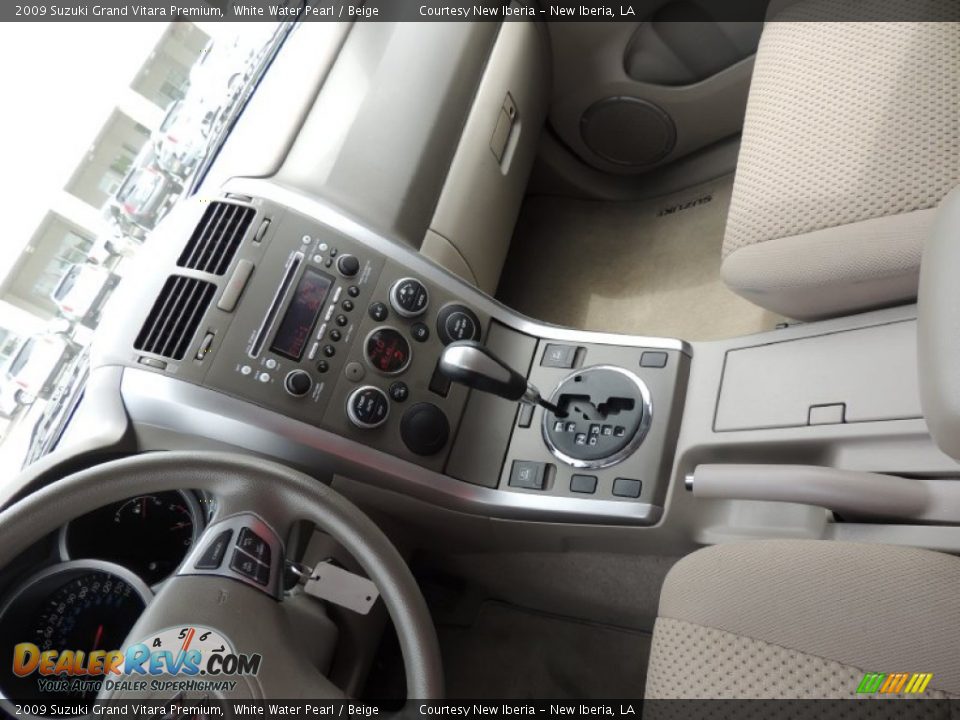 2009 Suzuki Grand Vitara Premium White Water Pearl / Beige Photo #19