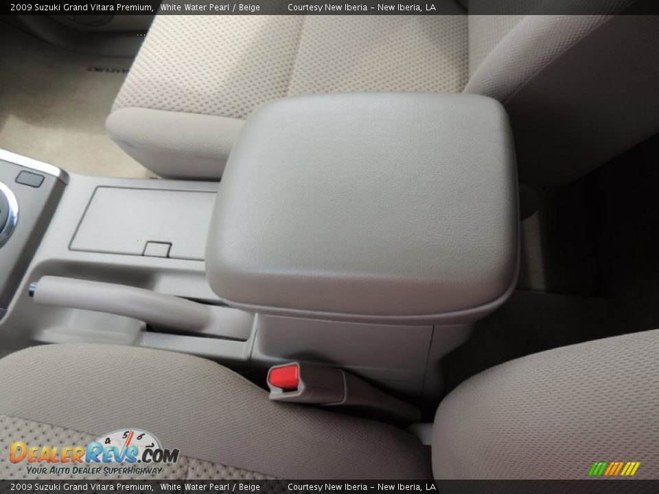 2009 Suzuki Grand Vitara Premium White Water Pearl / Beige Photo #20