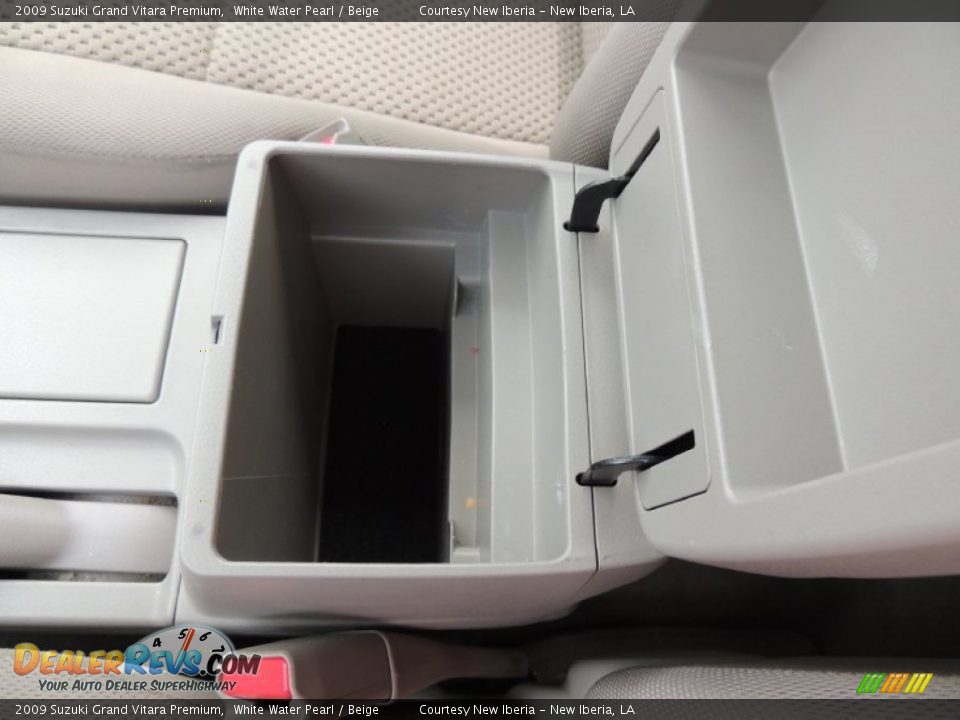2009 Suzuki Grand Vitara Premium White Water Pearl / Beige Photo #21