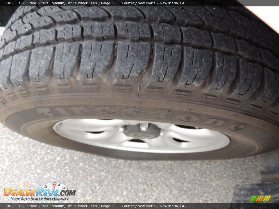 2009 Suzuki Grand Vitara Premium White Water Pearl / Beige Photo #23