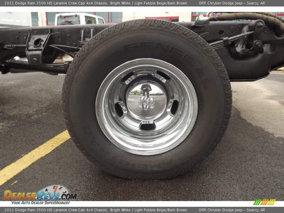 2011 Dodge Ram 3500 HD Laramie Crew Cab 4x4 Chassis Bright White / Light Pebble Beige/Bark Brown Photo #21