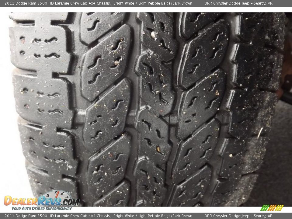 2011 Dodge Ram 3500 HD Laramie Crew Cab 4x4 Chassis Bright White / Light Pebble Beige/Bark Brown Photo #22