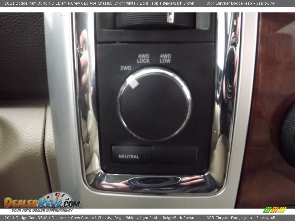 2011 Dodge Ram 3500 HD Laramie Crew Cab 4x4 Chassis Bright White / Light Pebble Beige/Bark Brown Photo #27