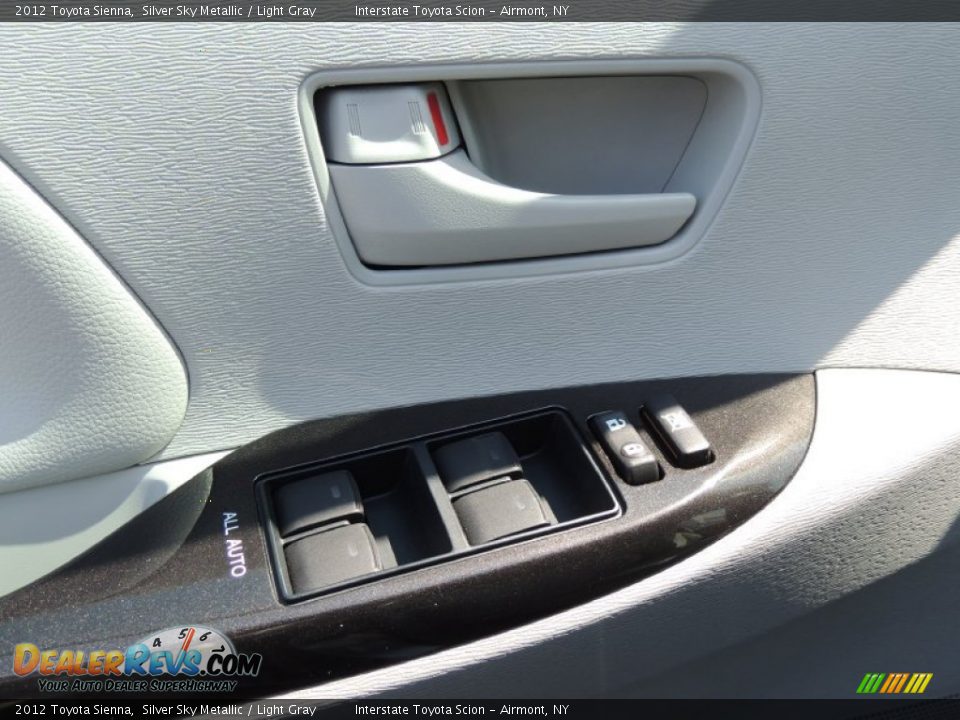 2012 Toyota Sienna Silver Sky Metallic / Light Gray Photo #8