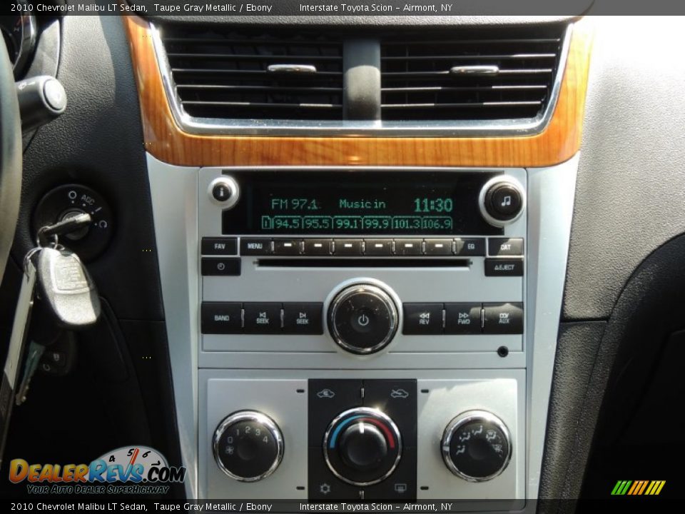 Controls of 2010 Chevrolet Malibu LT Sedan Photo #14