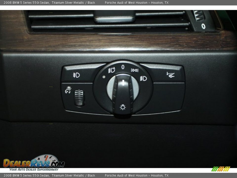 Controls of 2008 BMW 5 Series 550i Sedan Photo #27