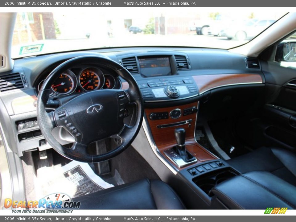 Dashboard of 2006 Infiniti M 35x Sedan Photo #3
