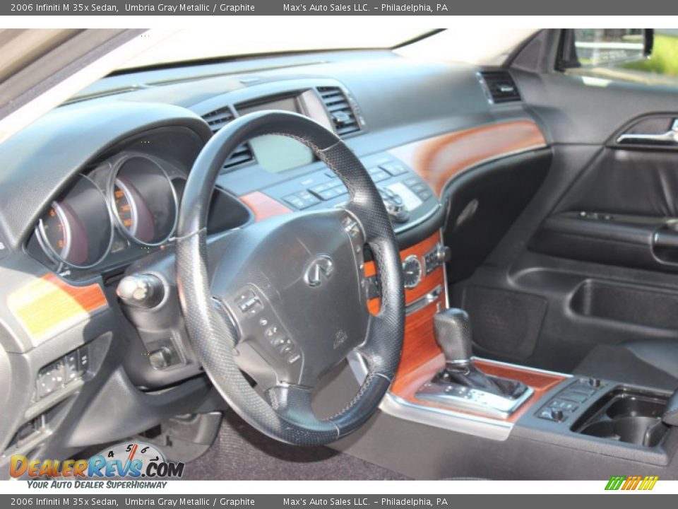 Dashboard of 2006 Infiniti M 35x Sedan Photo #21