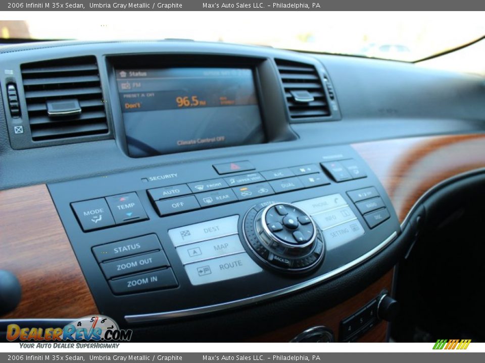 Controls of 2006 Infiniti M 35x Sedan Photo #31
