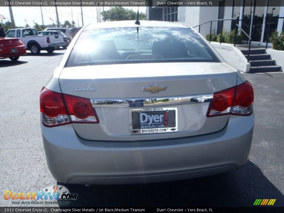 2013 Chevrolet Cruze LS Champagne Silver Metallic / Jet Black/Medium Titanium Photo #5