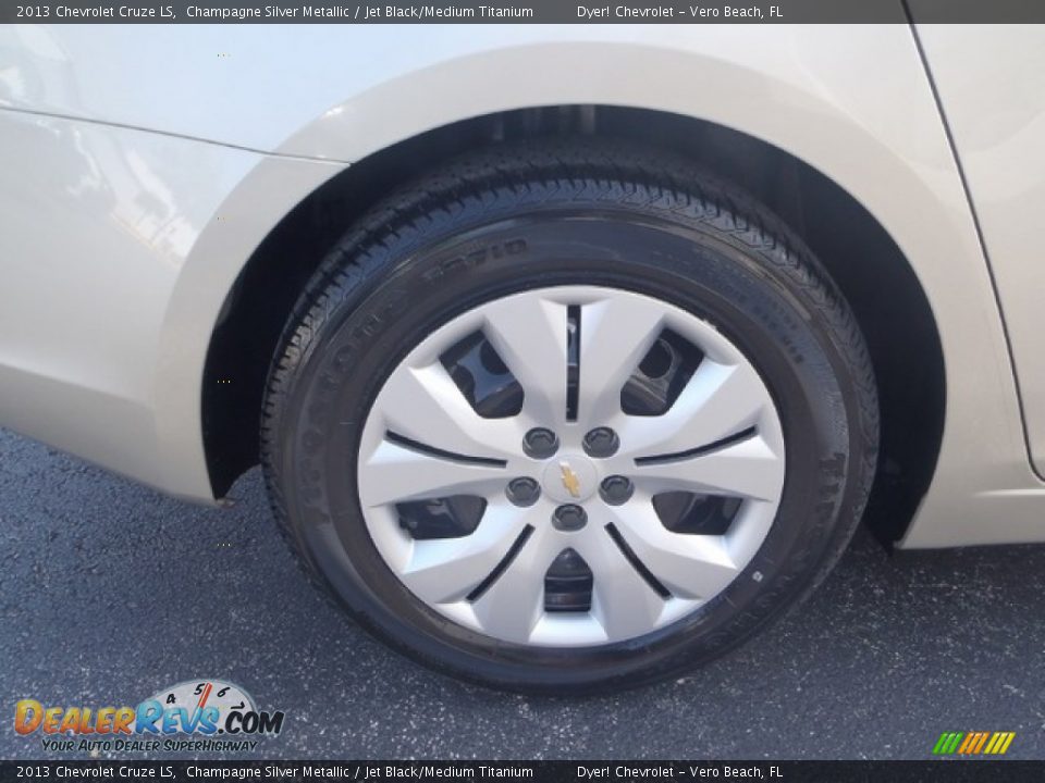 2013 Chevrolet Cruze LS Champagne Silver Metallic / Jet Black/Medium Titanium Photo #7