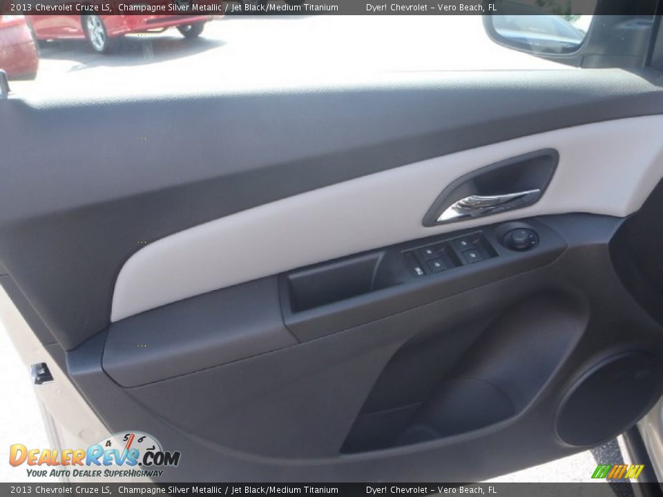 2013 Chevrolet Cruze LS Champagne Silver Metallic / Jet Black/Medium Titanium Photo #8