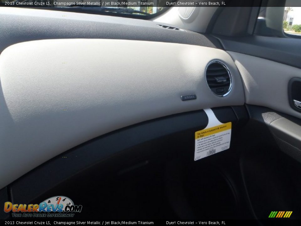 2013 Chevrolet Cruze LS Champagne Silver Metallic / Jet Black/Medium Titanium Photo #13