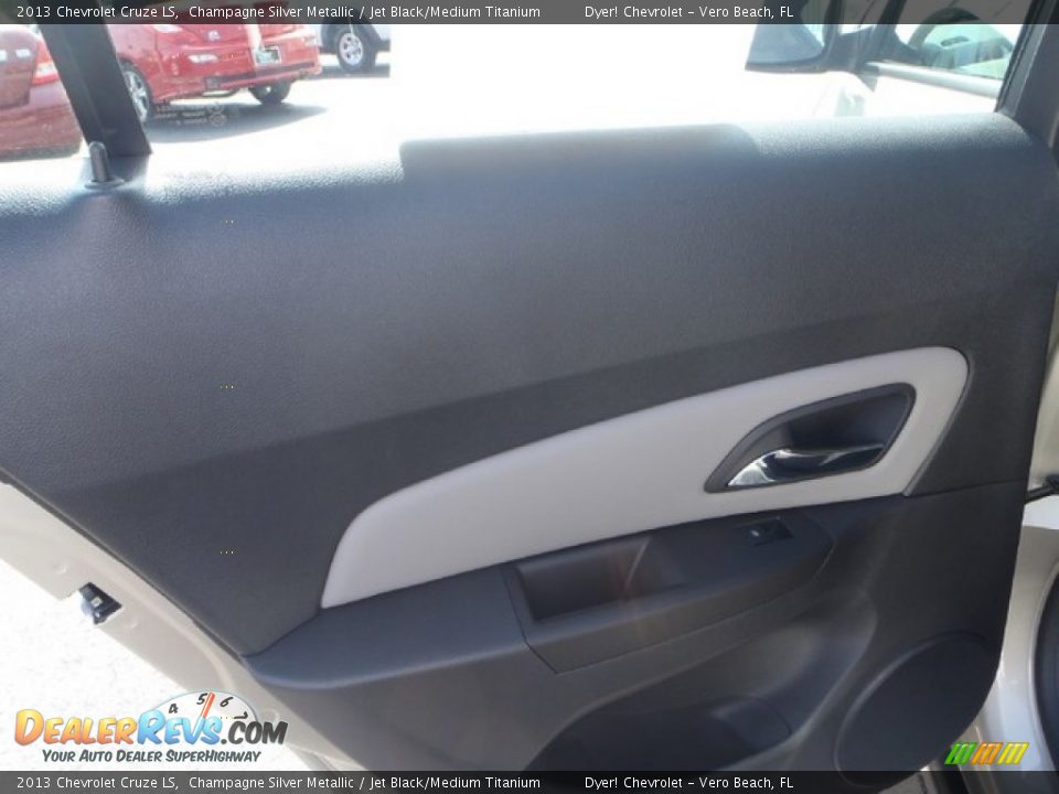 2013 Chevrolet Cruze LS Champagne Silver Metallic / Jet Black/Medium Titanium Photo #14