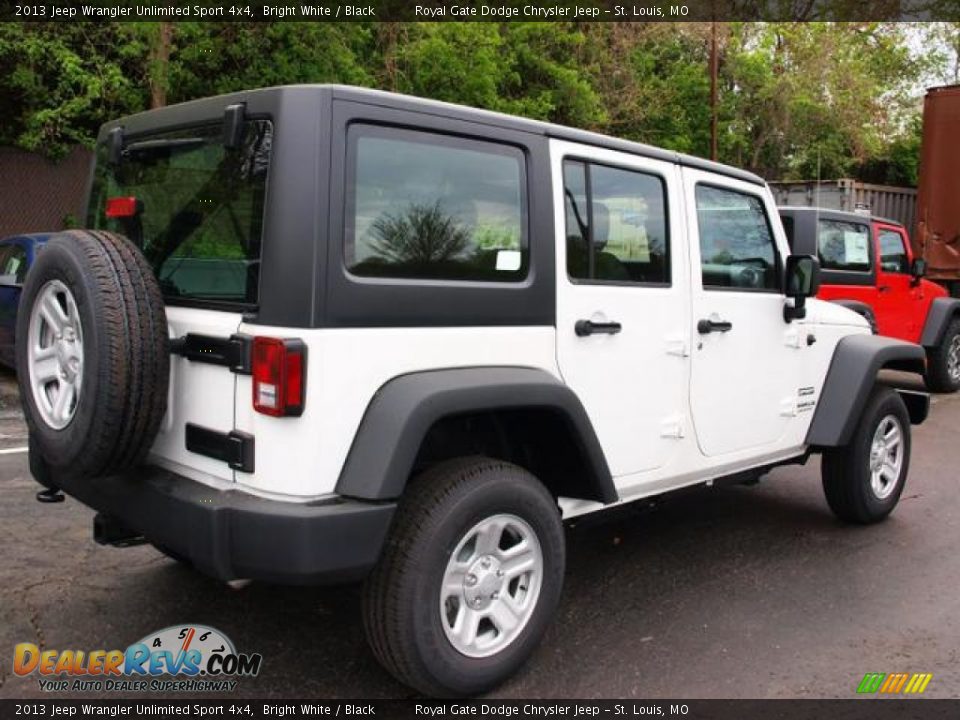 2013 Jeep Wrangler Unlimited Sport 4x4 Bright White / Black Photo #3