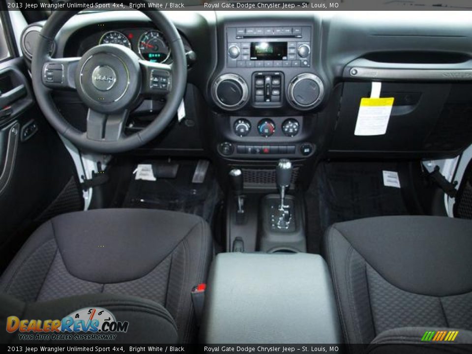 2013 Jeep Wrangler Unlimited Sport 4x4 Bright White / Black Photo #5