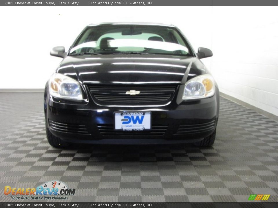 2005 Chevrolet Cobalt Coupe Black / Gray Photo #2