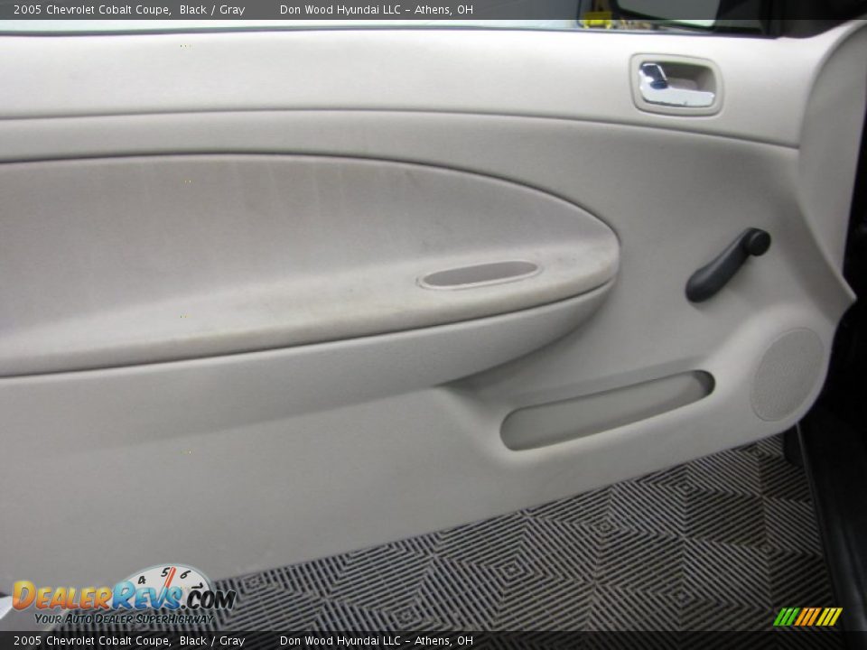 2005 Chevrolet Cobalt Coupe Black / Gray Photo #9
