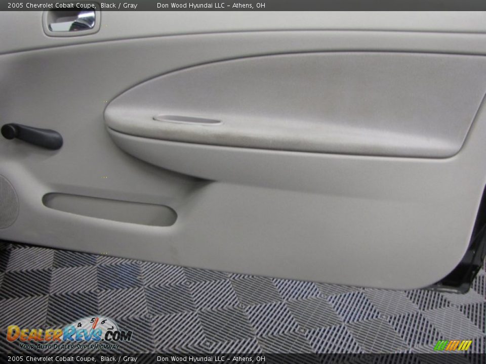 2005 Chevrolet Cobalt Coupe Black / Gray Photo #10