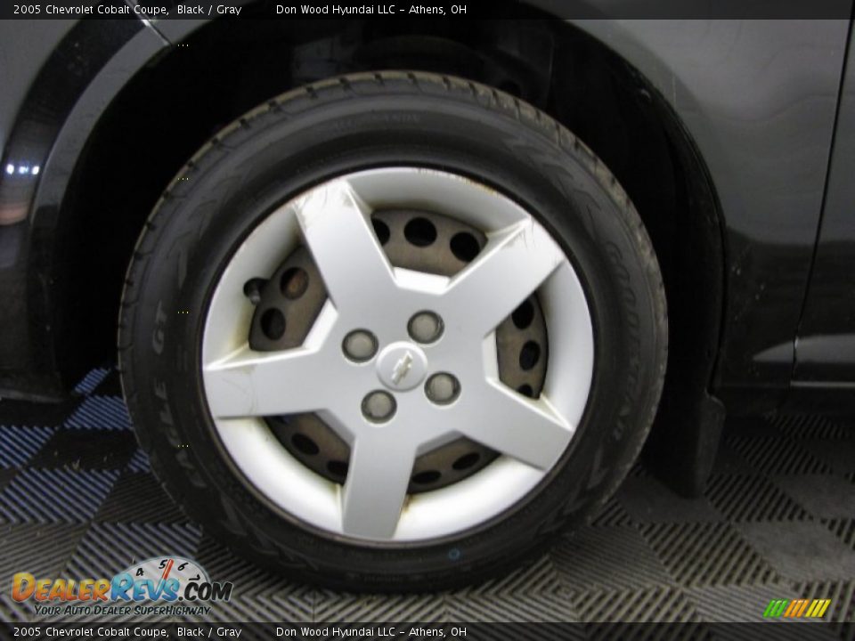2005 Chevrolet Cobalt Coupe Black / Gray Photo #20