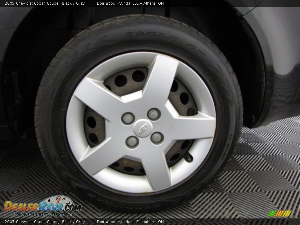 2005 Chevrolet Cobalt Coupe Black / Gray Photo #21