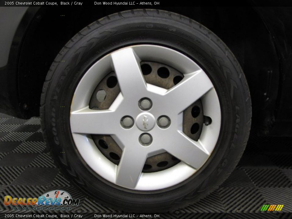 2005 Chevrolet Cobalt Coupe Black / Gray Photo #22