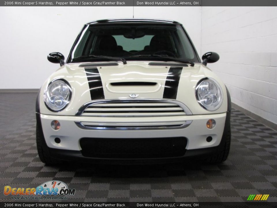 2006 Mini Cooper S Hardtop Pepper White / Space Gray/Panther Black Photo #2