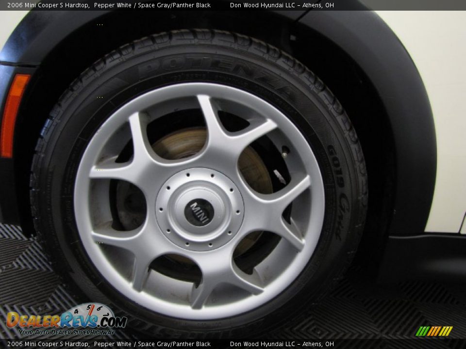2006 Mini Cooper S Hardtop Pepper White / Space Gray/Panther Black Photo #21