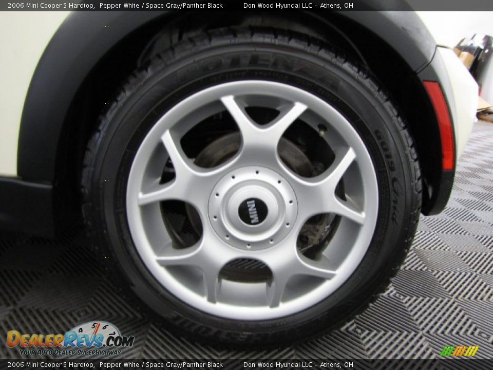 2006 Mini Cooper S Hardtop Pepper White / Space Gray/Panther Black Photo #24