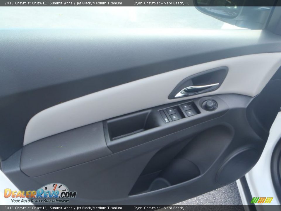 2013 Chevrolet Cruze LS Summit White / Jet Black/Medium Titanium Photo #8