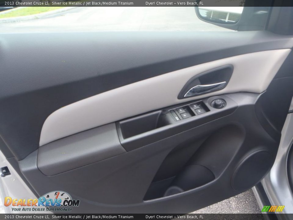 2013 Chevrolet Cruze LS Silver Ice Metallic / Jet Black/Medium Titanium Photo #8