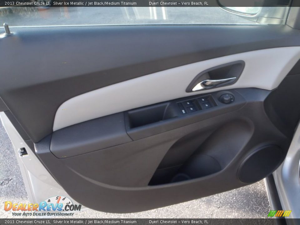 2013 Chevrolet Cruze LS Silver Ice Metallic / Jet Black/Medium Titanium Photo #8