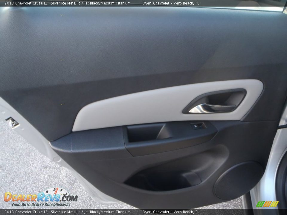 2013 Chevrolet Cruze LS Silver Ice Metallic / Jet Black/Medium Titanium Photo #15